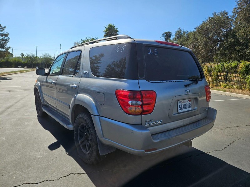 Toyota Sequoia Vehicle Full-screen Gallery Image 04