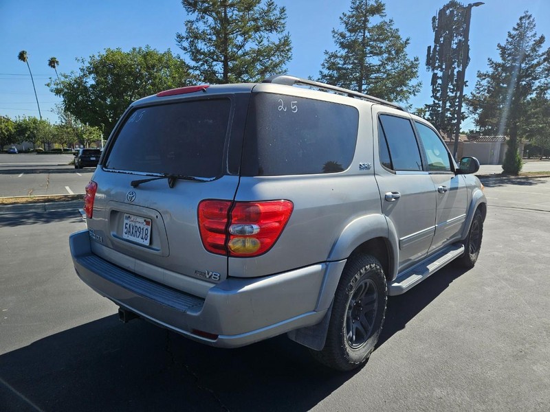 Toyota Sequoia Vehicle Full-screen Gallery Image 06