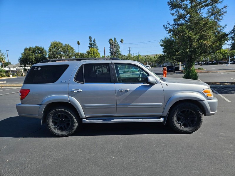 Toyota Sequoia Vehicle Full-screen Gallery Image 07