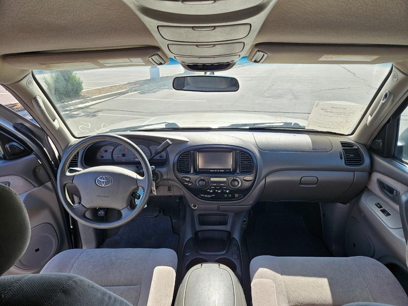 Toyota Sequoia Vehicle Full-screen Gallery Image 10