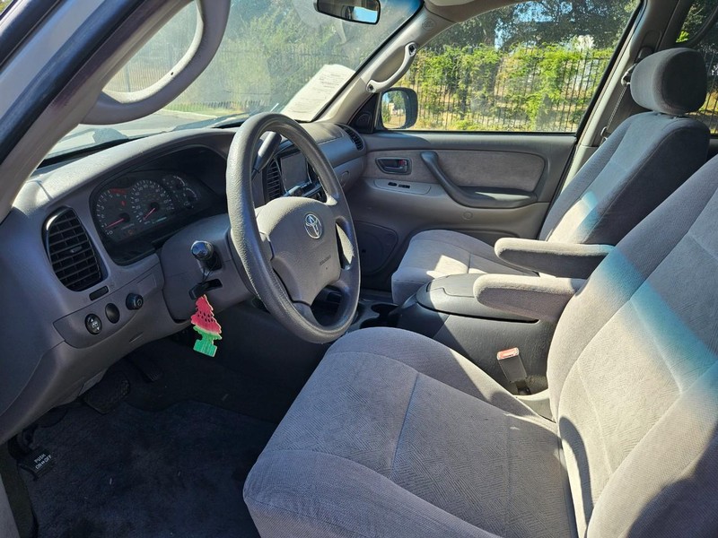 Toyota Sequoia Vehicle Full-screen Gallery Image 12
