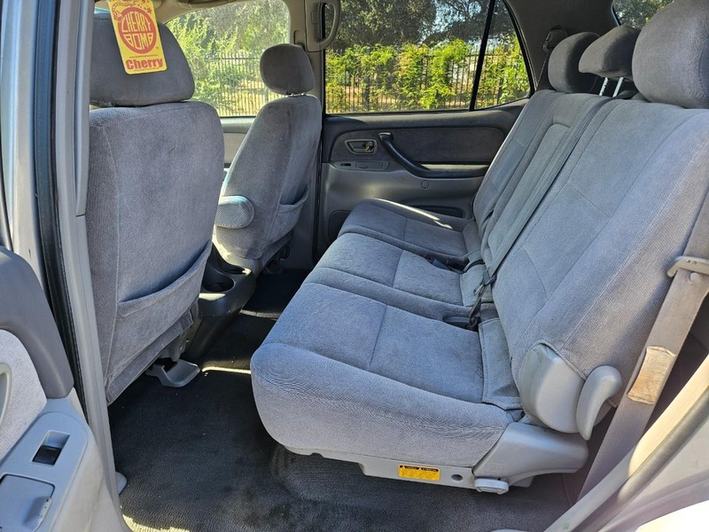 Toyota Sequoia Vehicle Full-screen Gallery Image 13