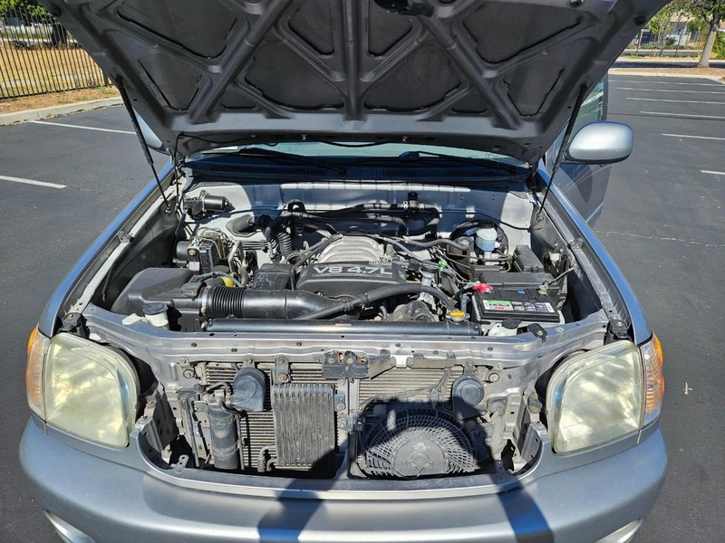 Toyota Sequoia Vehicle Full-screen Gallery Image 18