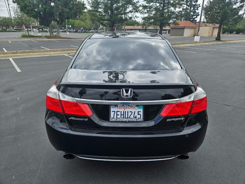 Honda Accord Sedan Vehicle Full-screen Gallery Image 04