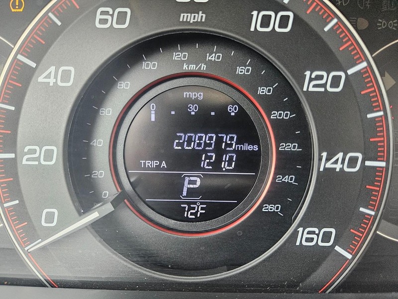 Honda Accord Sedan Vehicle Full-screen Gallery Image 11