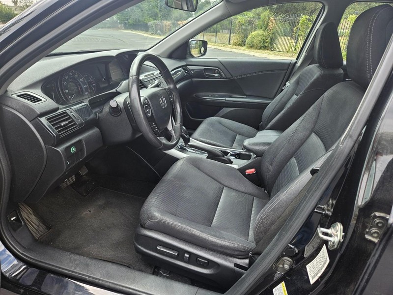 Honda Accord Sedan Vehicle Full-screen Gallery Image 12