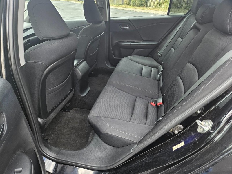 Honda Accord Sedan Vehicle Full-screen Gallery Image 13