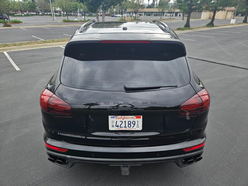 Porsche Cayenne Vehicle Full-screen Gallery Image 04
