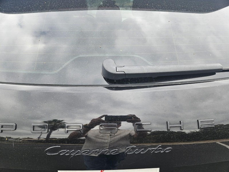 Porsche Cayenne Vehicle Full-screen Gallery Image 22