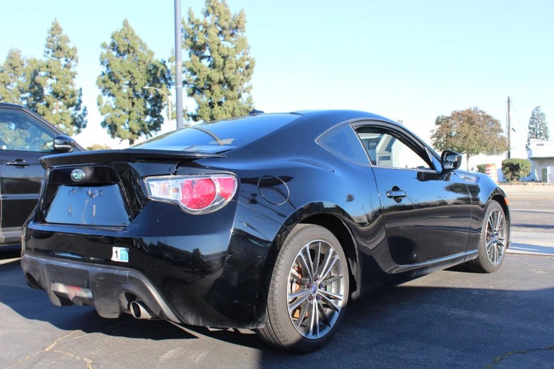 Subaru BRZ Vehicle Full-screen Gallery Image 04