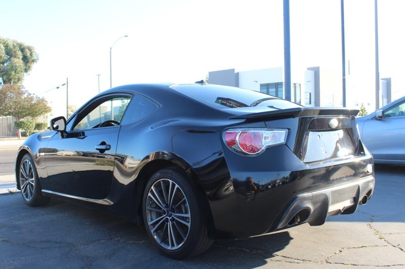 Subaru BRZ Vehicle Full-screen Gallery Image 05