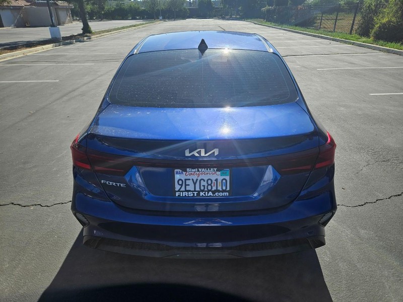 Kia Forte Vehicle Full-screen Gallery Image 04