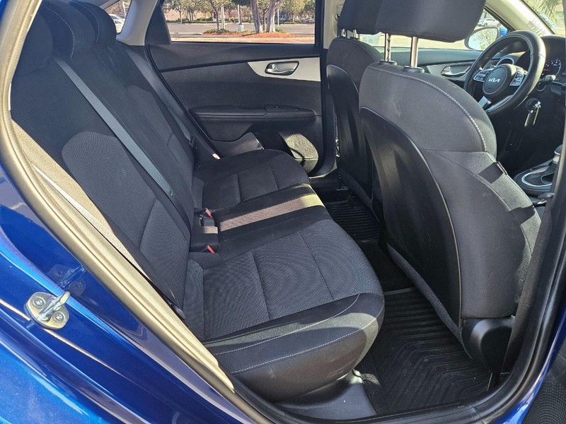Kia Forte Vehicle Full-screen Gallery Image 14