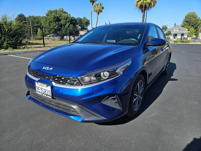 Kia Forte Vehicle Full-screen Gallery Image 17