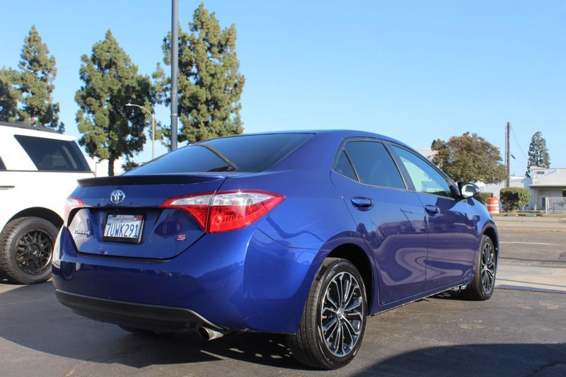 Toyota Corolla Vehicle Full-screen Gallery Image 03