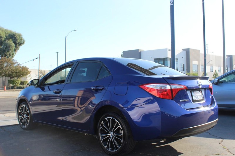 Toyota Corolla Vehicle Full-screen Gallery Image 04