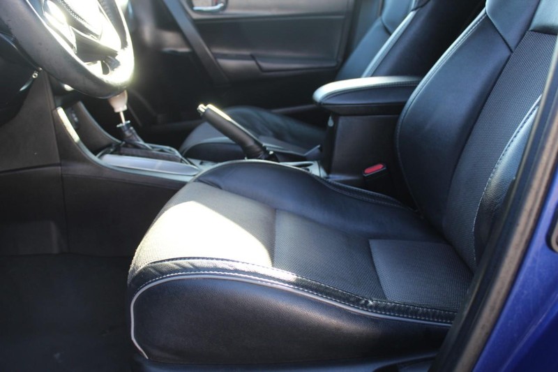 Toyota Corolla Vehicle Full-screen Gallery Image 11