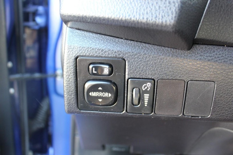 Toyota Corolla Vehicle Full-screen Gallery Image 13