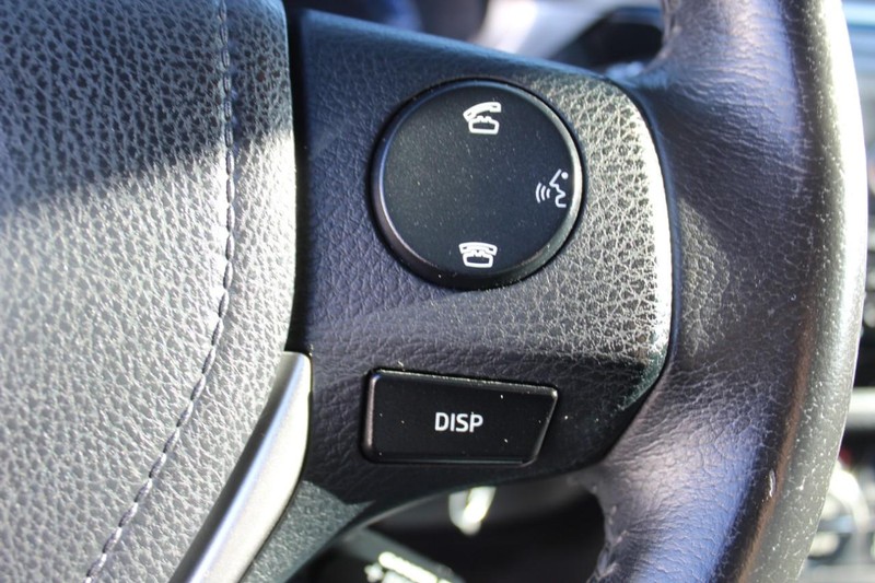 Toyota Corolla Vehicle Full-screen Gallery Image 15