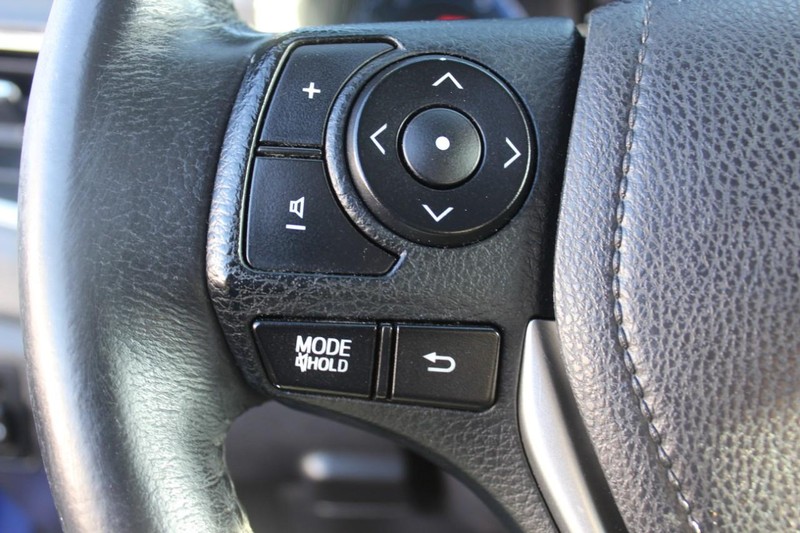 Toyota Corolla Vehicle Full-screen Gallery Image 16