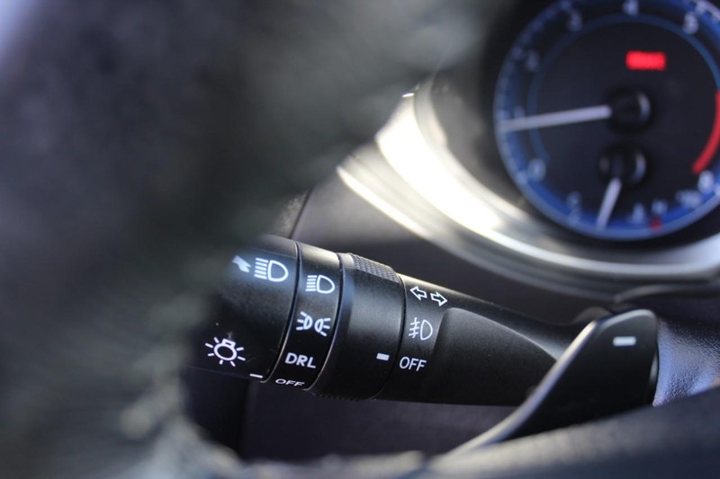 Toyota Corolla Vehicle Full-screen Gallery Image 17