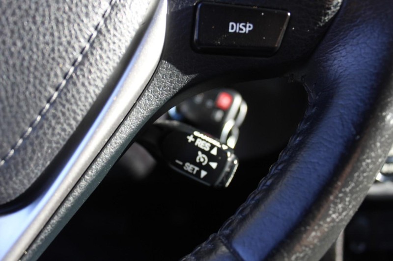 Toyota Corolla Vehicle Full-screen Gallery Image 25