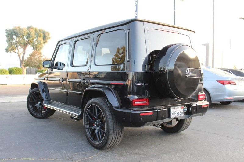 Mercedes-Benz G-Class Vehicle Full-screen Gallery Image 04