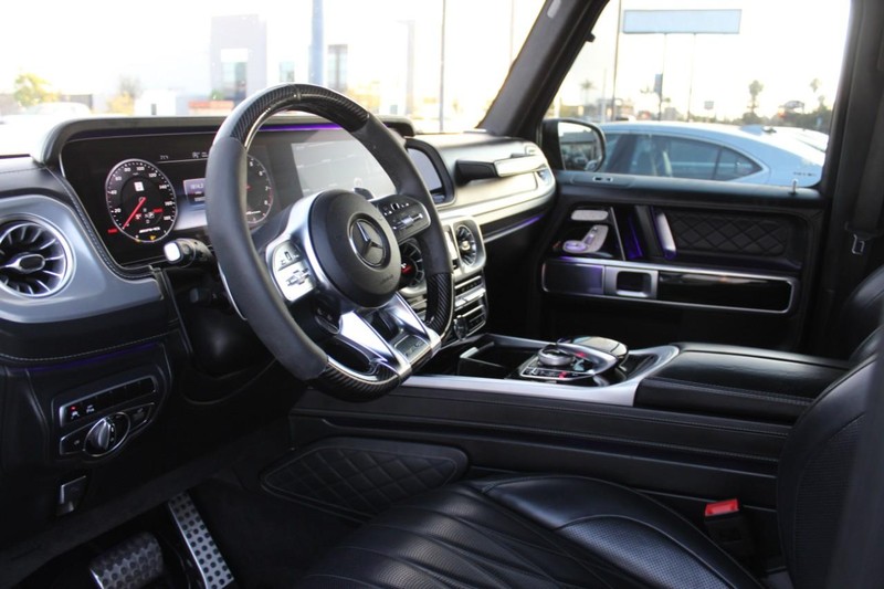 Mercedes-Benz G-Class Vehicle Full-screen Gallery Image 06