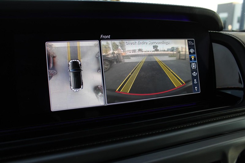 Mercedes-Benz G-Class Vehicle Full-screen Gallery Image 14