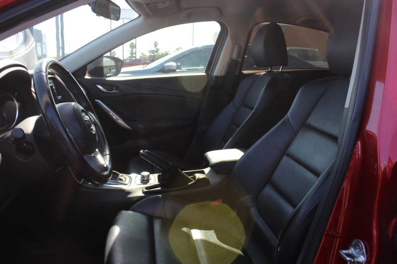 Mazda MAZDA6 Vehicle Full-screen Gallery Image 05