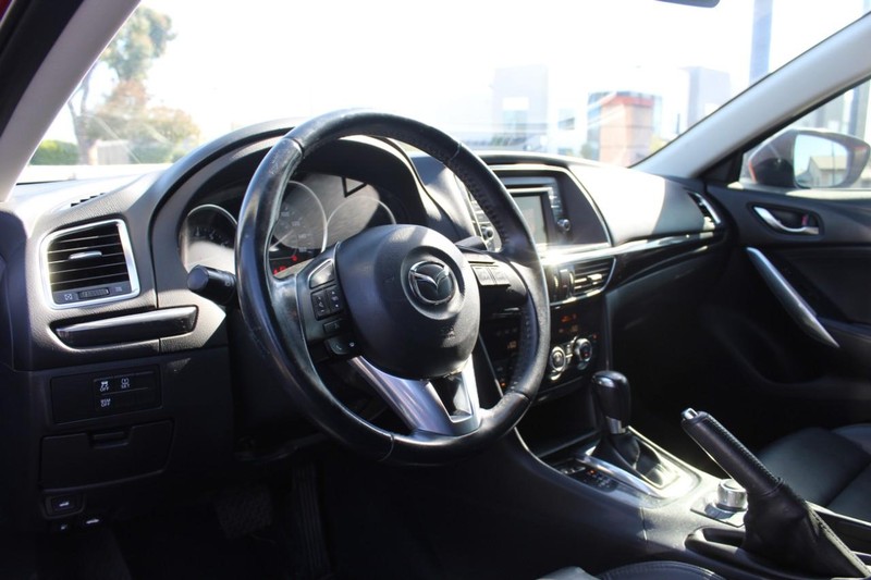 Mazda MAZDA6 Vehicle Full-screen Gallery Image 06