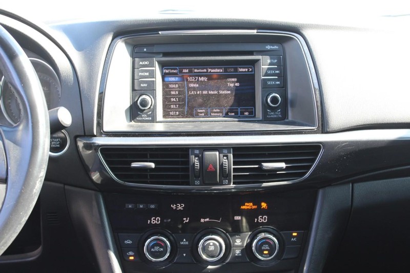 Mazda MAZDA6 Vehicle Full-screen Gallery Image 10