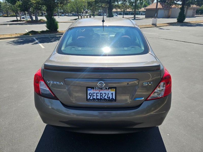 Nissan Versa Vehicle Full-screen Gallery Image 04