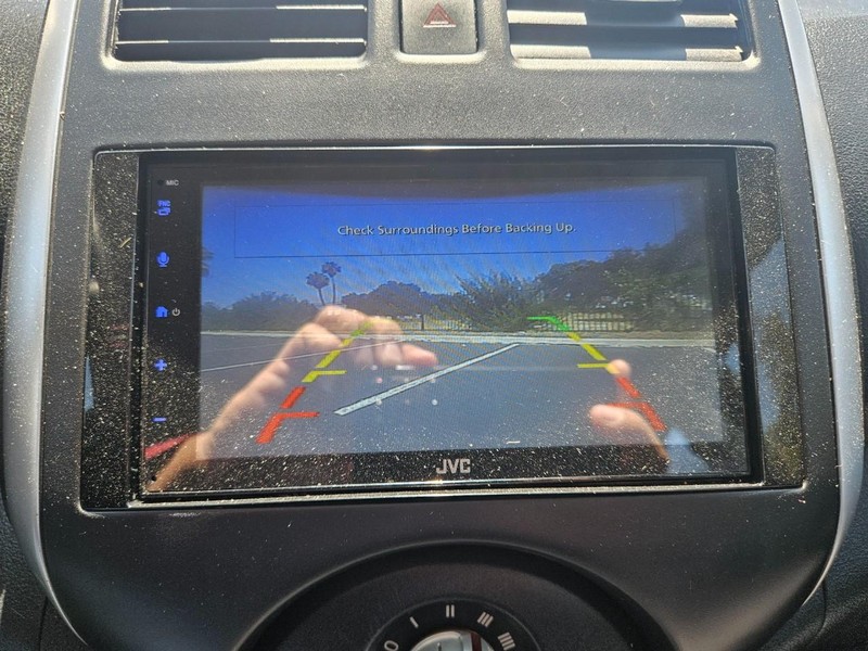 Nissan Versa Vehicle Full-screen Gallery Image 11