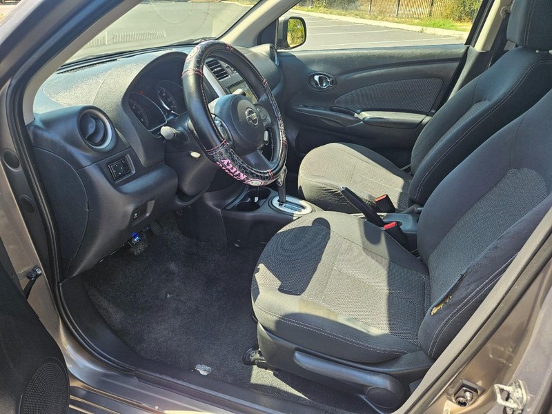 Nissan Versa Vehicle Full-screen Gallery Image 12