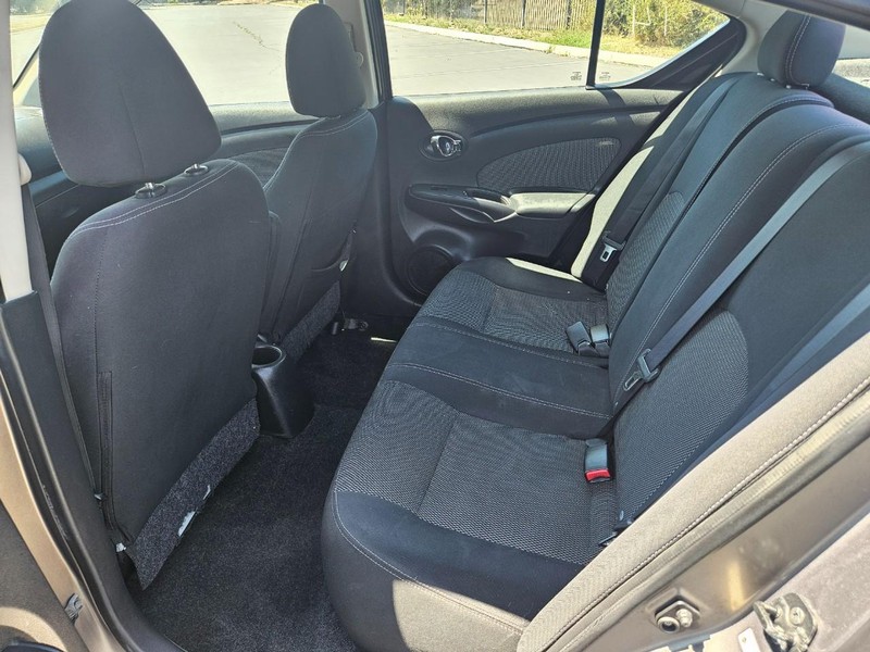 Nissan Versa Vehicle Full-screen Gallery Image 13