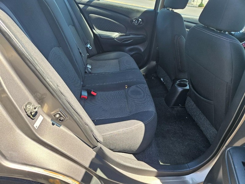 Nissan Versa Vehicle Full-screen Gallery Image 15