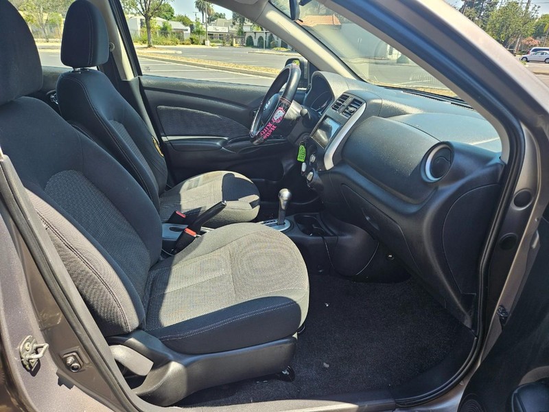 Nissan Versa Vehicle Full-screen Gallery Image 16