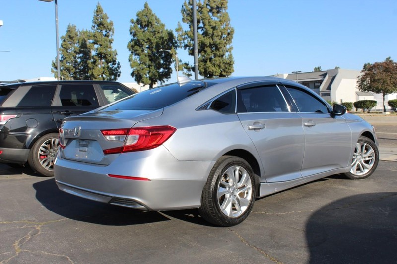 Honda Accord Sedan Vehicle Full-screen Gallery Image 04