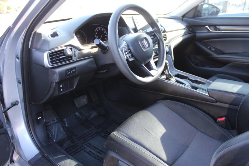 Honda Accord Sedan Vehicle Full-screen Gallery Image 05