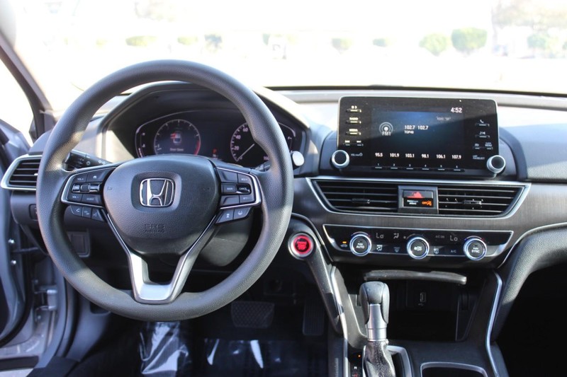 Honda Accord Sedan Vehicle Full-screen Gallery Image 07