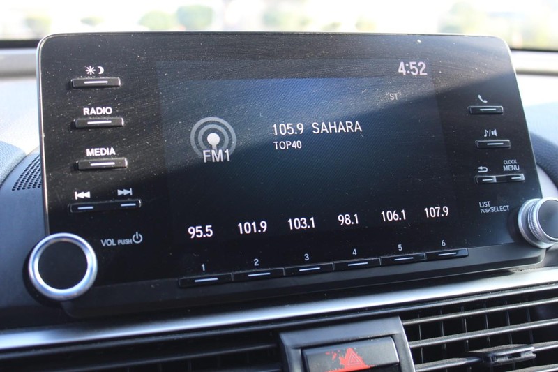 Honda Accord Sedan Vehicle Full-screen Gallery Image 10