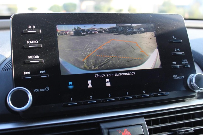 Honda Accord Sedan Vehicle Full-screen Gallery Image 11