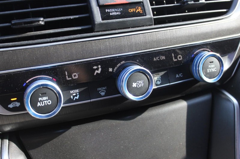 Honda Accord Sedan Vehicle Full-screen Gallery Image 13