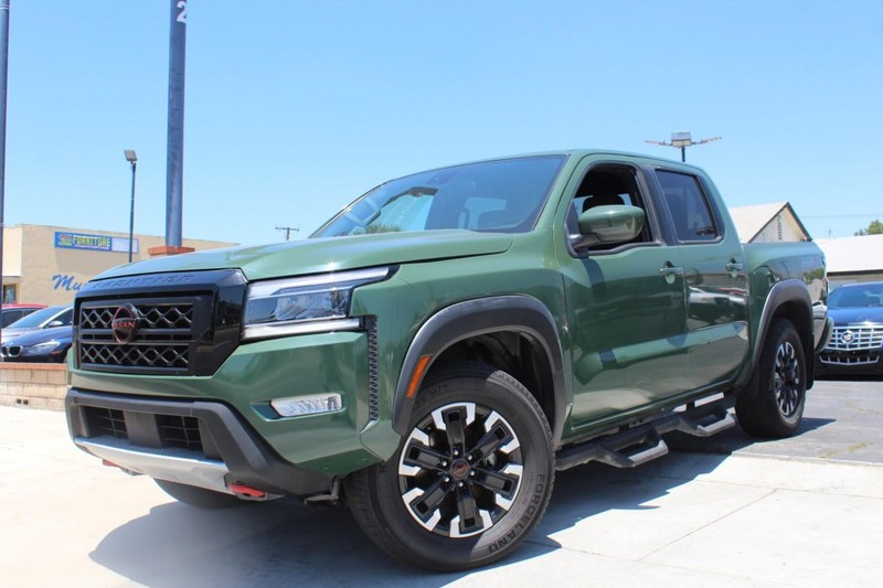 Nissan Frontier Vehicle Full-screen Gallery Image 01