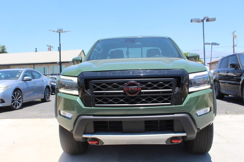 Nissan Frontier Vehicle Full-screen Gallery Image 05