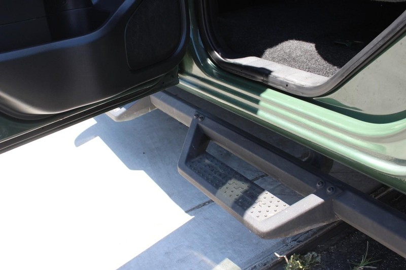 Nissan Frontier Vehicle Full-screen Gallery Image 07