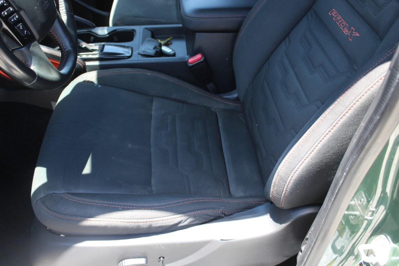 Nissan Frontier Vehicle Full-screen Gallery Image 12