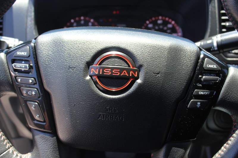 Nissan Frontier Vehicle Full-screen Gallery Image 14