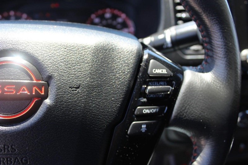 Nissan Frontier Vehicle Full-screen Gallery Image 15